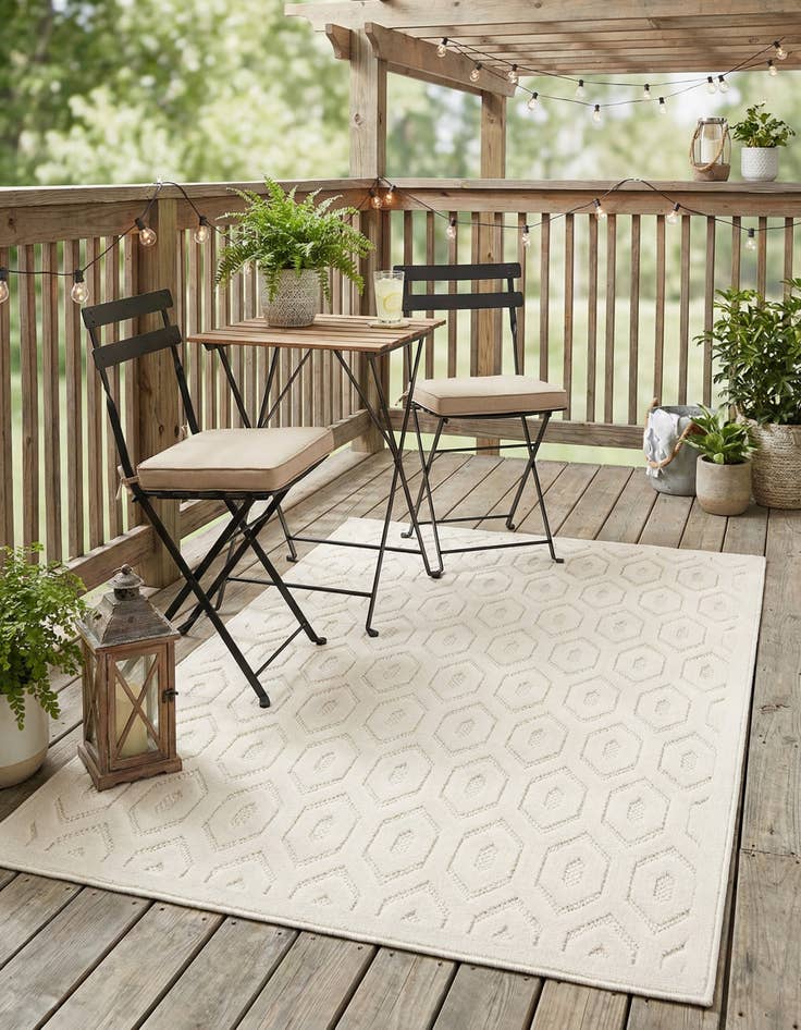 Detail image of 4' x 6'  Washable Trellis Textured Indoor / Outdoor Rug
