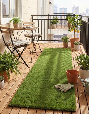 2' 7 x 10' Easy-Clean Grass Indoor / Outdoor Runner Rug