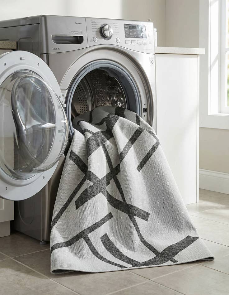 Detail image of  7' 10 x 7' 10  Washable Modern Indoor / Outdoor Square Rug