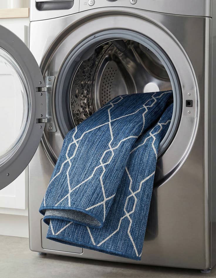 Detail image of 7' x 10'  Washable Trellis Indoor / Outdoor Rug