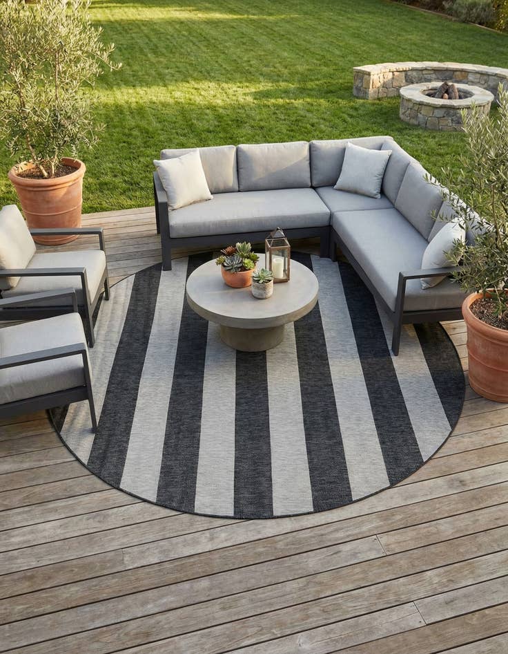 Detail image of 10' x 10'  Washable Striped Indoor / Outdoor Round Rug