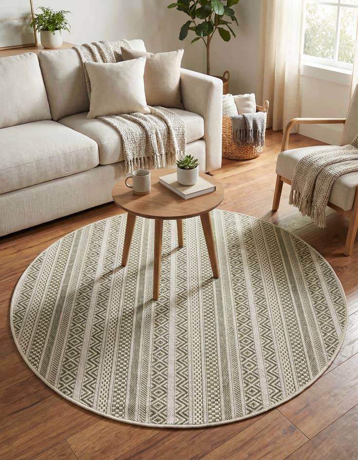Detail image of 4' x 4' Easy-Clean Striped Indoor / Outdoor Round Rug