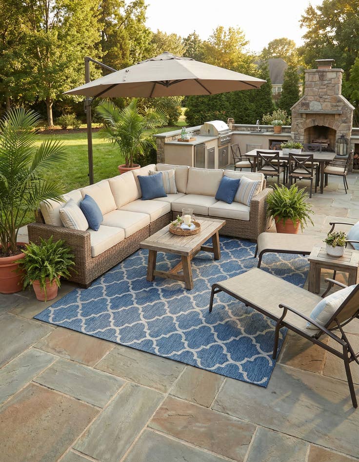 Detail image of 9' x 12' Easy-Clean Trellis Indoor / Outdoor Rug