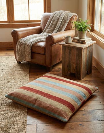 2' 4 x 2' 4 Hand Woven Pillow Wool Square Rug