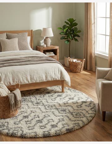 7' 10 x 7' 10 Moroccan Trellis Shag Round Rug