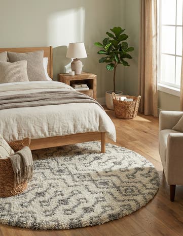 7' 10 x 7' 10 Moroccan Trellis Shag Round Rug