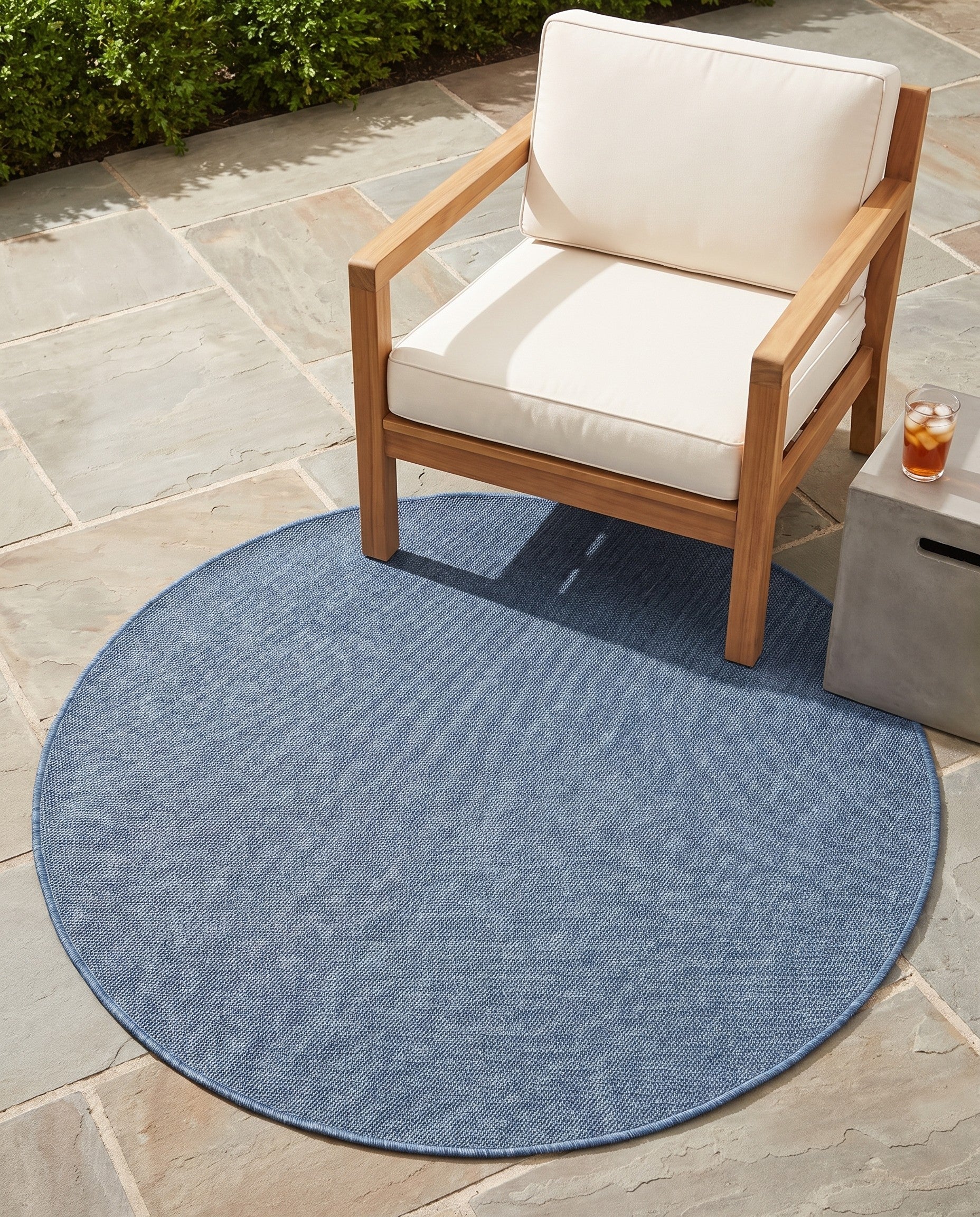 4' x 4' Easy-Clean Solid Indoor / Outdoor Round Rug
