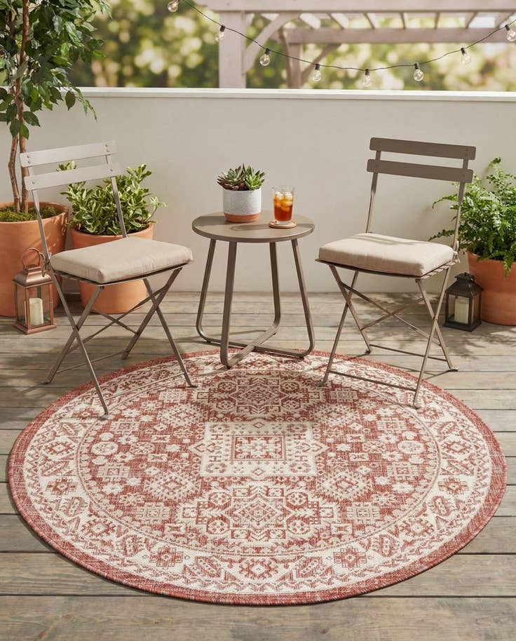 Detail image of 4' x 4' Easy-Clean Aztec Indoor / Outdoor Round Rug