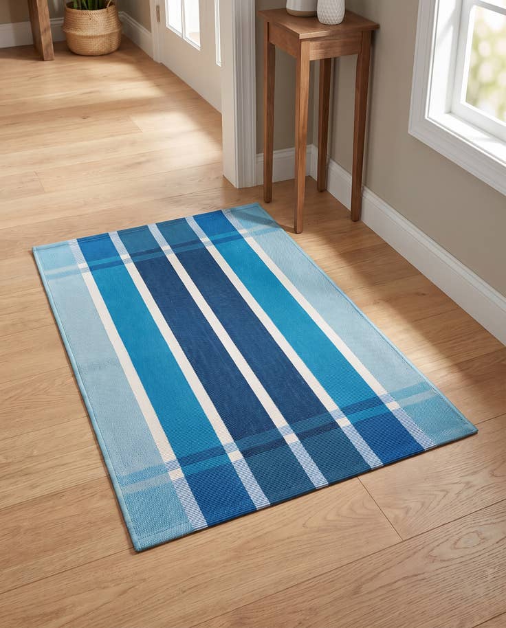 Detail image of 2' x 3' Easy-Clean Ribbon Indoor / Outdoor Rug