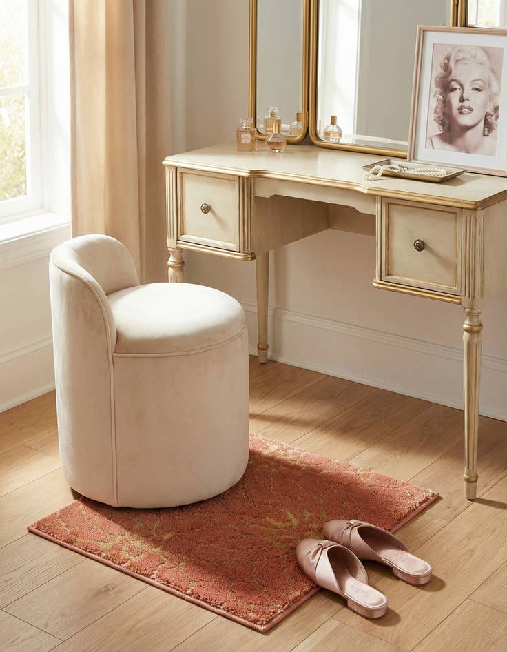 Detail image of 1' 4 x 1' 4  Marilyn Monroe&trade; Glam Dahlia Sample Rug