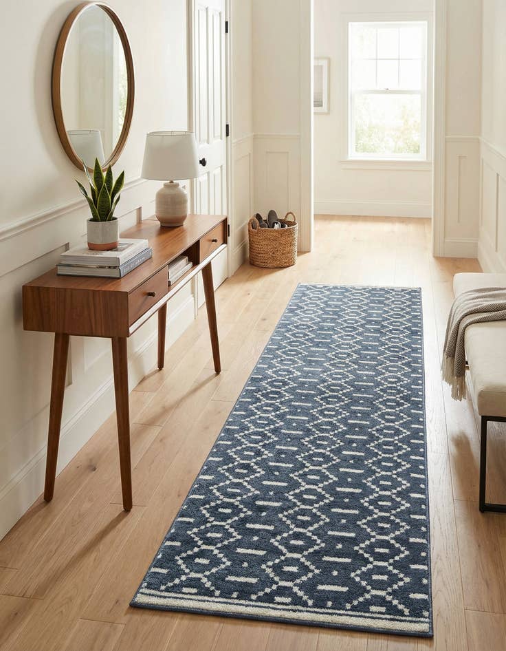 Detail image of 2' 7 x 10' Oslo Runner Rug
