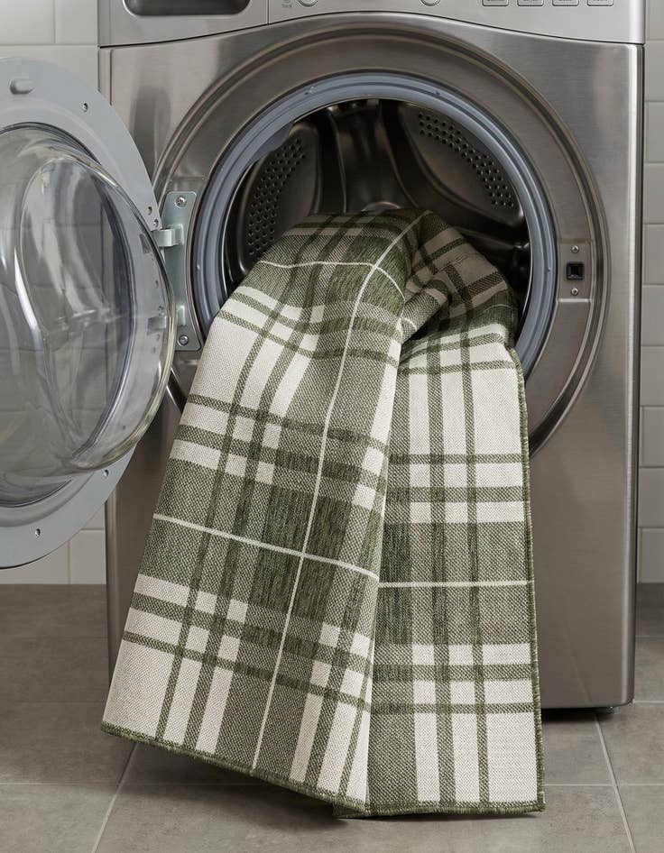 Detail image of  6' x 9'  Washable Checkered Indoor / Outdoor Rug