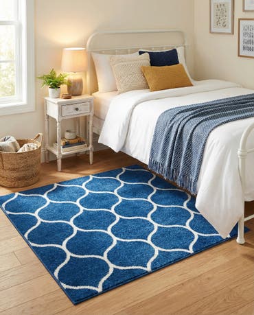  3' x 3' Lattice Frieze Square Rug