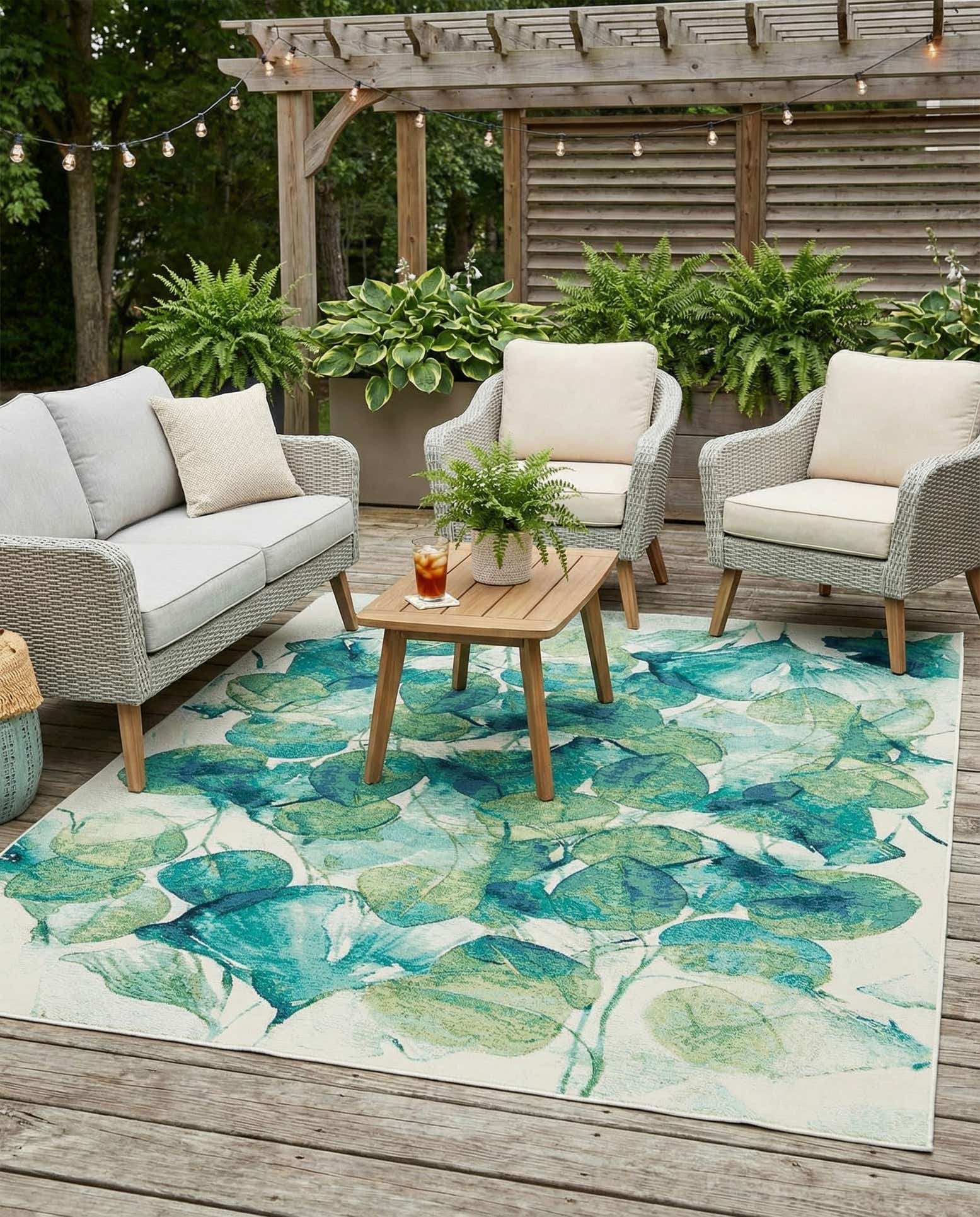 7' 10 x 10' Easy-Clean Botanical Indoor / Outdoor Rug