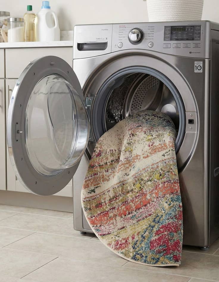 Detail image of 3' 3 x 3' 3  Washable Santa Fe Round Rug