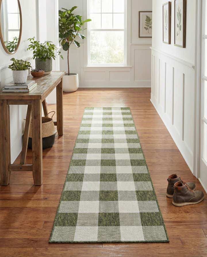 2' 7 x 12' Easy-Clean Checkered Indoor / Outdoor Runner Rug