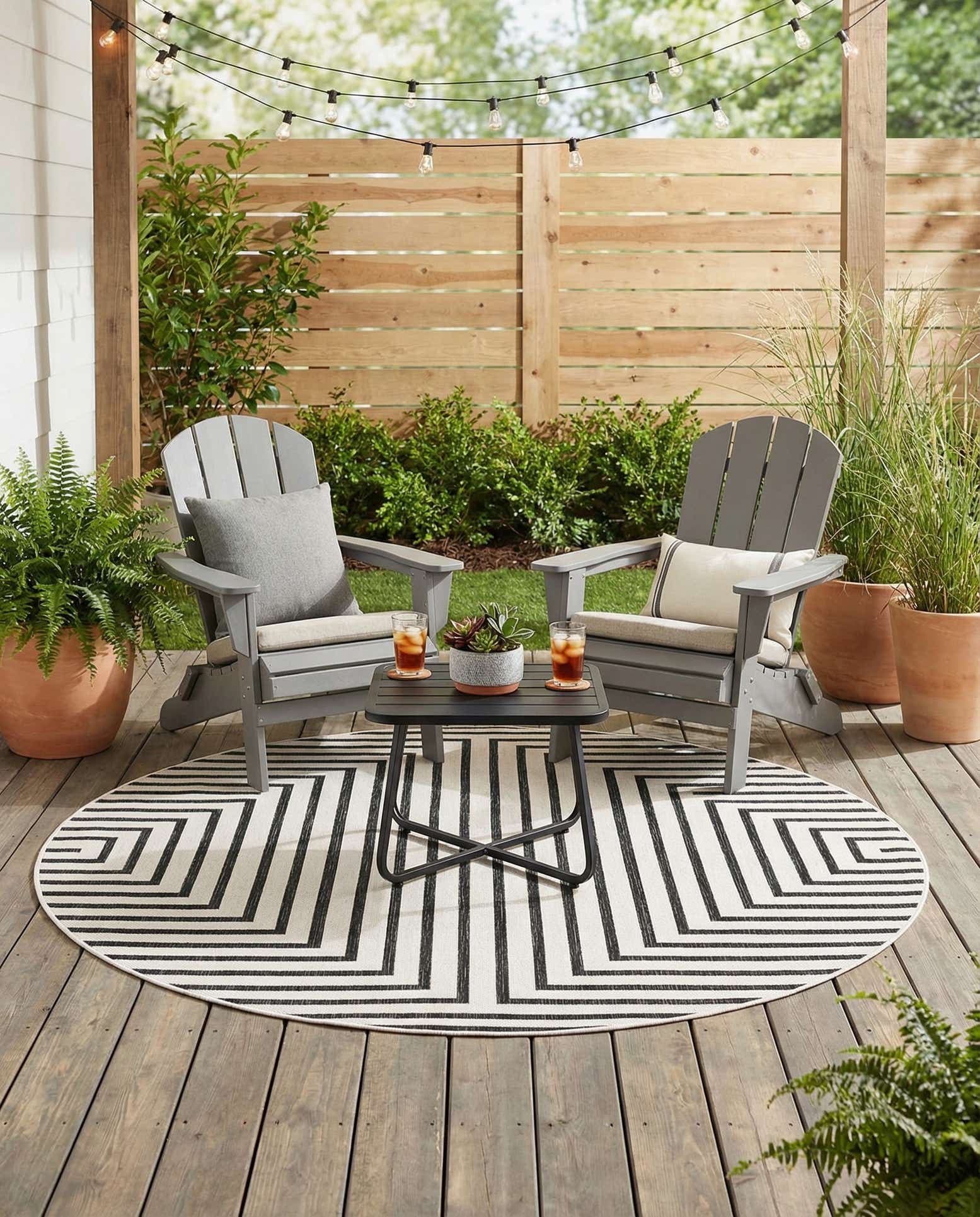 6' x 6' Easy-Clean Modern Indoor / Outdoor Round Rug