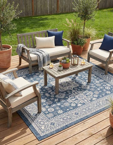 7' 10 x 7' 10 Easy-Clean Aztec Indoor / Outdoor Square Rug