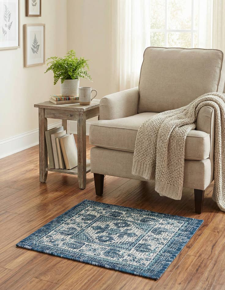 Detail image of  1' 4 x 1' 4  Washable Traditional Indoor / Outdoor Sample Rug