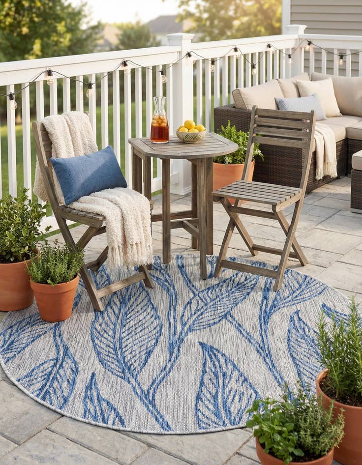 Detail image of  4' x 4'  Washable Botanical Indoor / Outdoor Round Rug