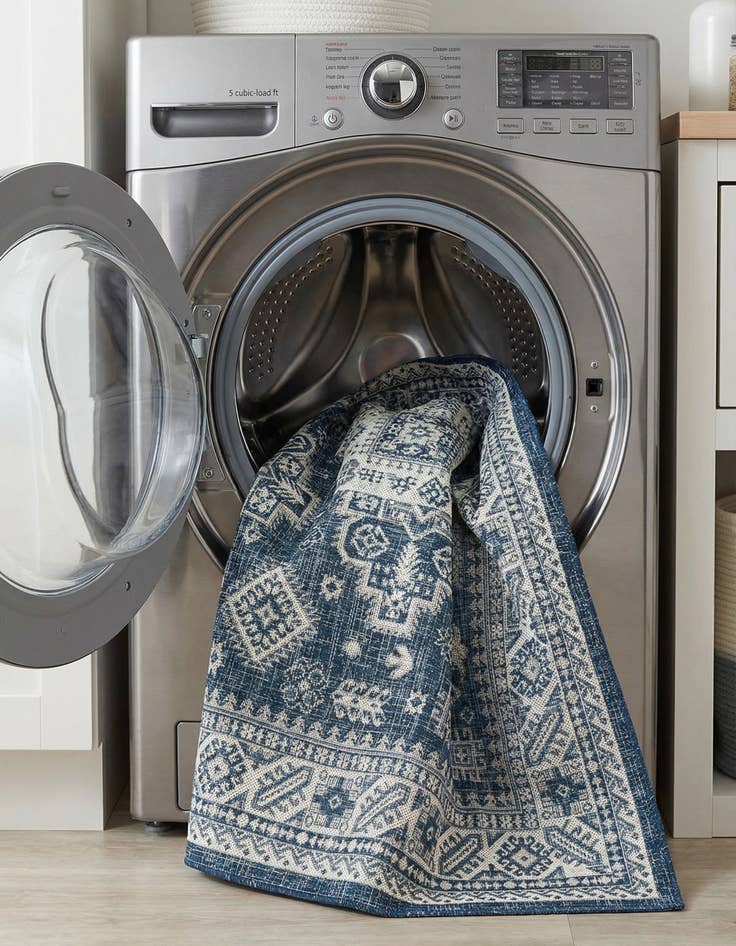 Detail image of 5' 3 x 8'  Washable Aztec Indoor / Outdoor Rug