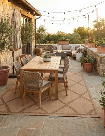 8' x 11' 4 Easy-Clean Lattice Indoor / Outdoor Rug