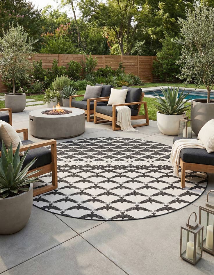 Detail image of 13' x 13'  Washable Modern Indoor / Outdoor Round Rug