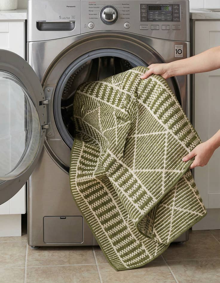 Detail image of 5' 3 x 8'  Washable Trellis Indoor / Outdoor Rug