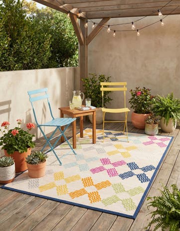 5' x 7' 7 Easy-Clean Indoor / Outdoor Rug