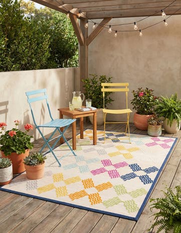 5' x 7' 7 Easy-Clean Indoor / Outdoor Rug