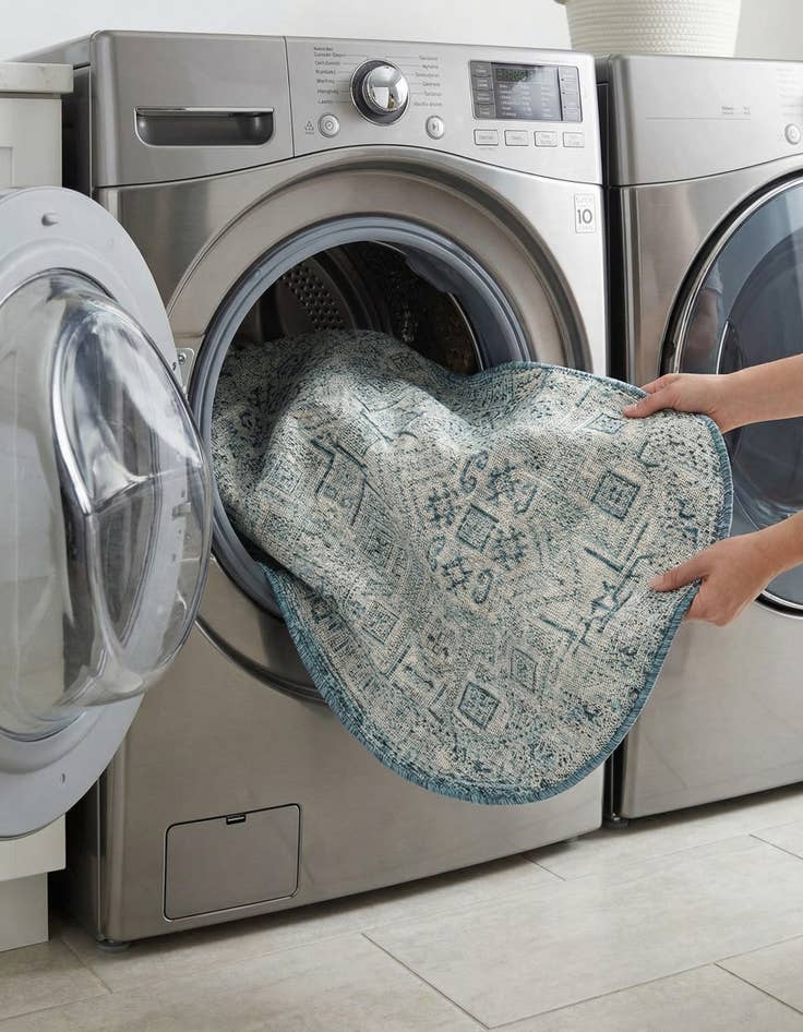 Detail image of 3' x 5' 3  Washable Aztec Indoor / Outdoor Oval Rug