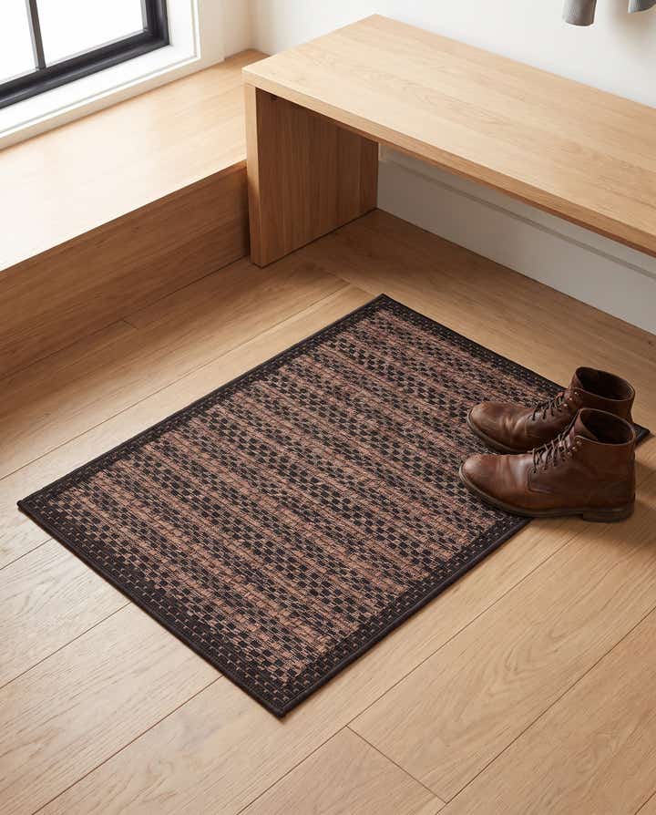 2' 2 x 3' Easy-Clean Border Indoor / Outdoor Rug