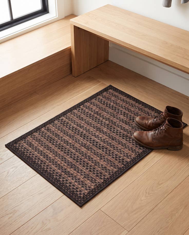 Detail image of 2' 2 x 3' Easy-Clean Border Indoor / Outdoor Rug