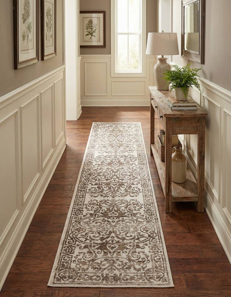 Detail image of 2' x 8' Hermitage Runner Rug