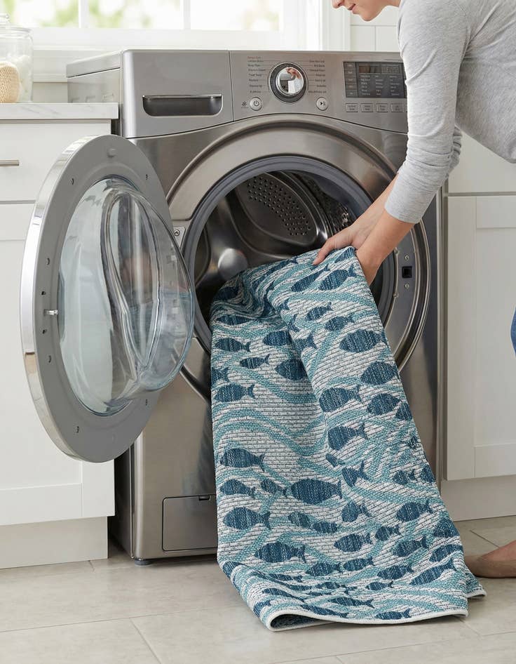 Detail image of 4' 1 x 6' 1  Washable Coastal Indoor / Outdoor Rug