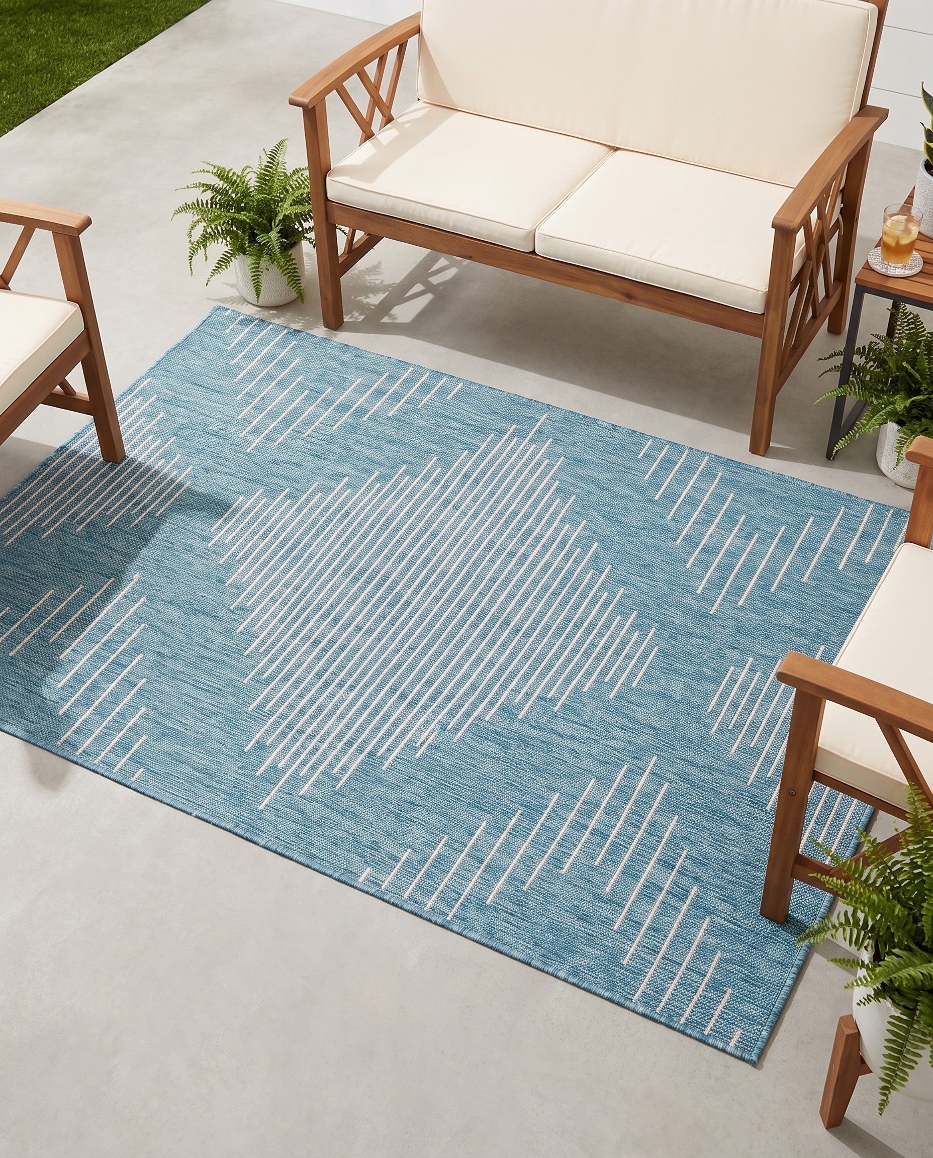 4' x 6' Easy-Clean Modern Indoor / Outdoor Rug
