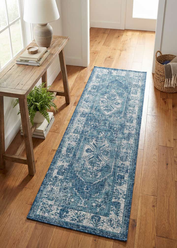 2' x 6' Easy-Clean Traditional Indoor / Outdoor Runner Rug