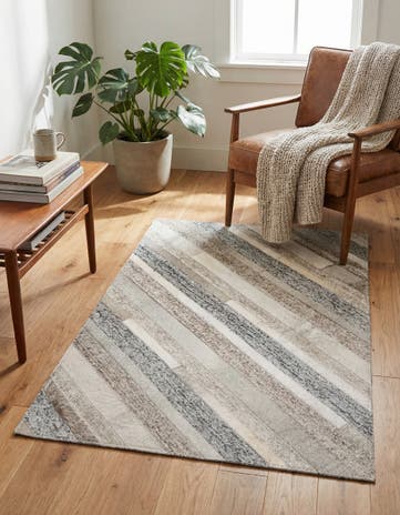 2' 1 x 3' 1 Cowhide Rug