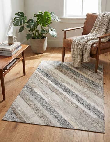 2' 1 x 3' 1 Cowhide Rug
