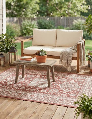 4' x 6' Easy-Clean Aztec Indoor / Outdoor Rug