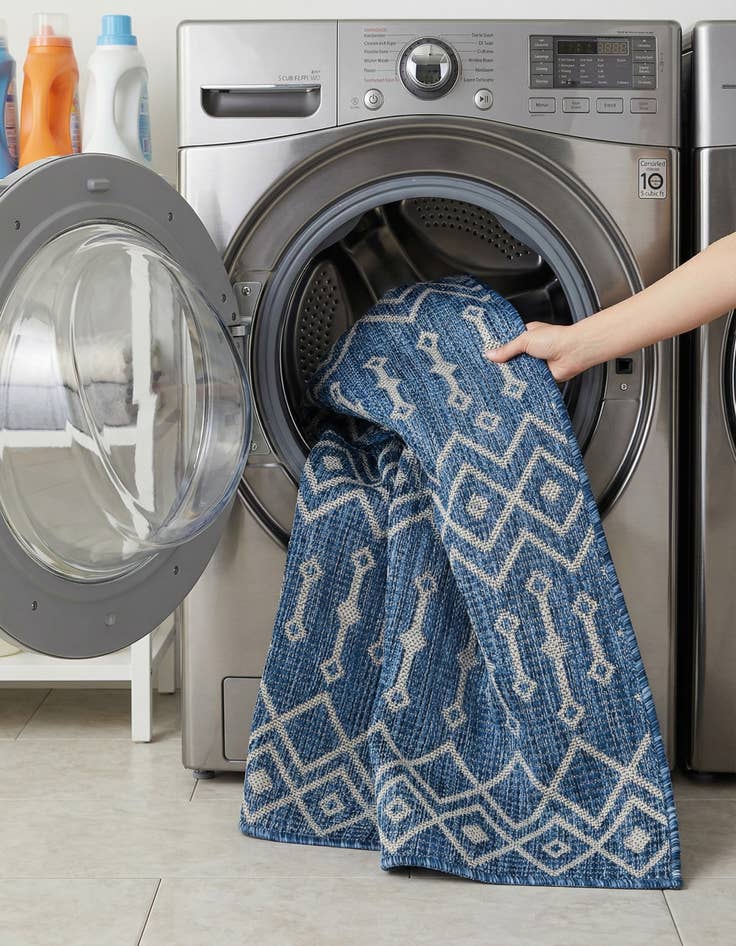 Detail image of 2' x 3'  Washable Trellis Indoor / Outdoor Rug