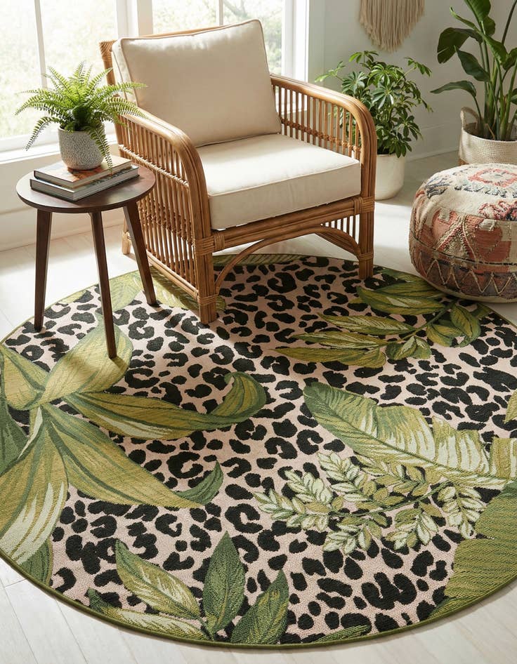 Detail image of  5' x 5'  Washable Botanical Indoor / Outdoor Round Rug