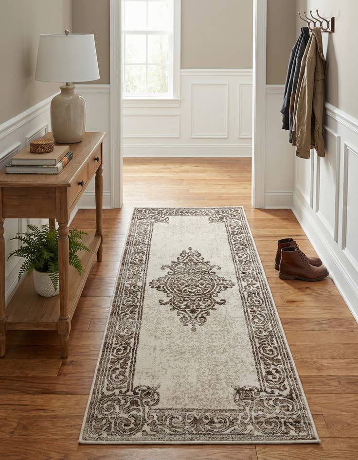 Detail image of 2' x 5' Hermitage Runner Rug