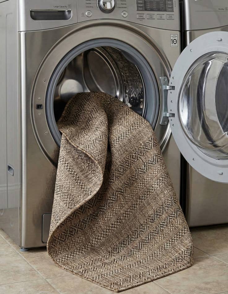 Detail image of 4' x 4'  Washable Striped Indoor / Outdoor Round Rug