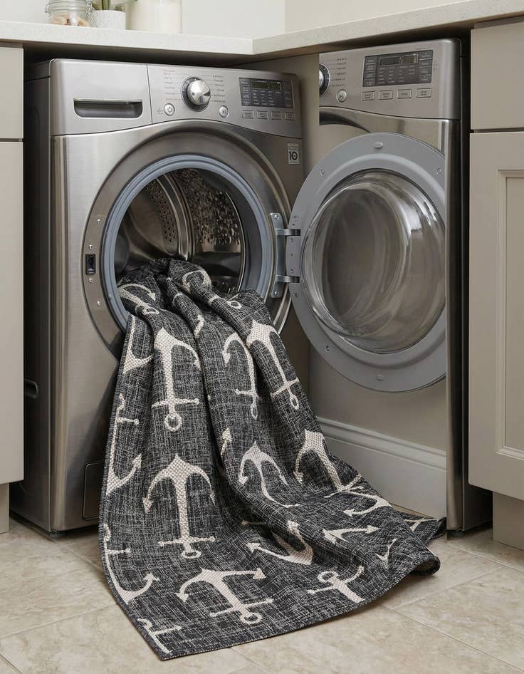 Detail image of 5' 3 x 8'  Washable Coastal Indoor / Outdoor Rug