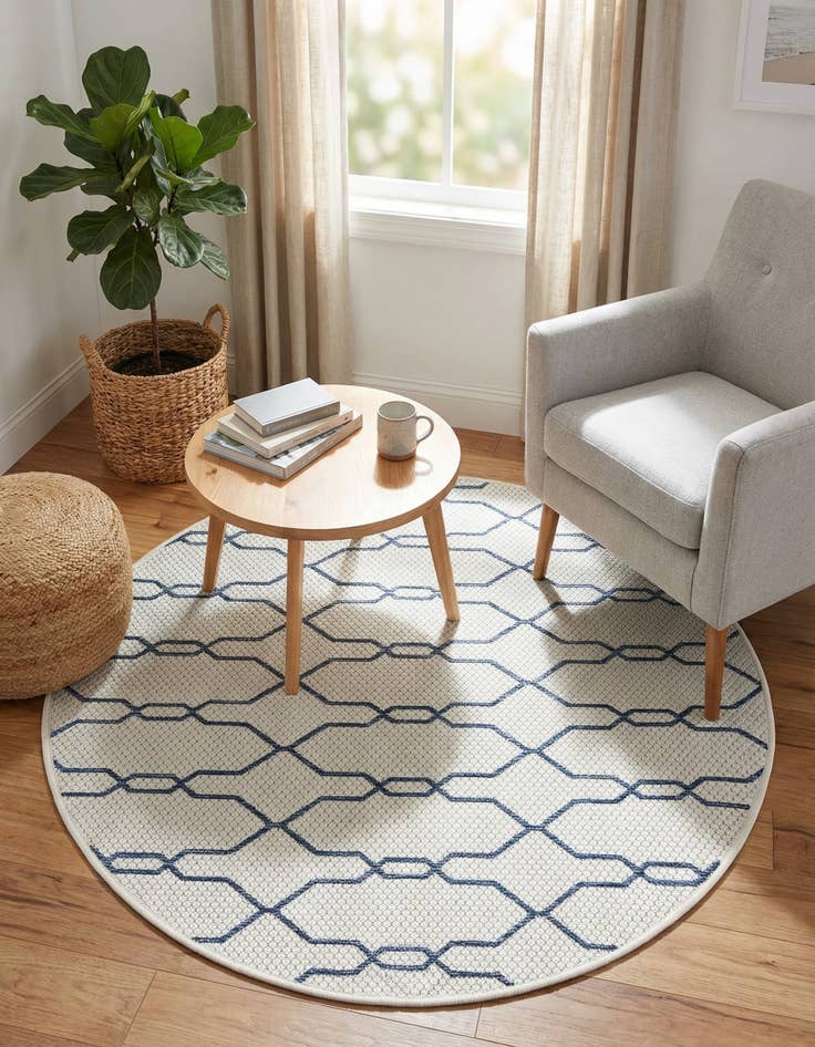 Detail image of 4' x 4' Easy-Clean Lattice Indoor / Outdoor Round Rug