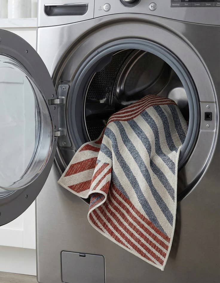 Detail image of 1' 4 x 1' 4  Washable Jill Zarin Indoor / Outdoor Sample Rug