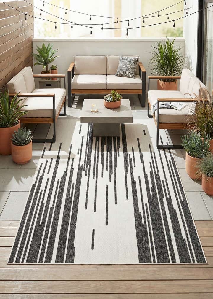 6' x 9' Easy-Clean Modern Indoor / Outdoor Rug