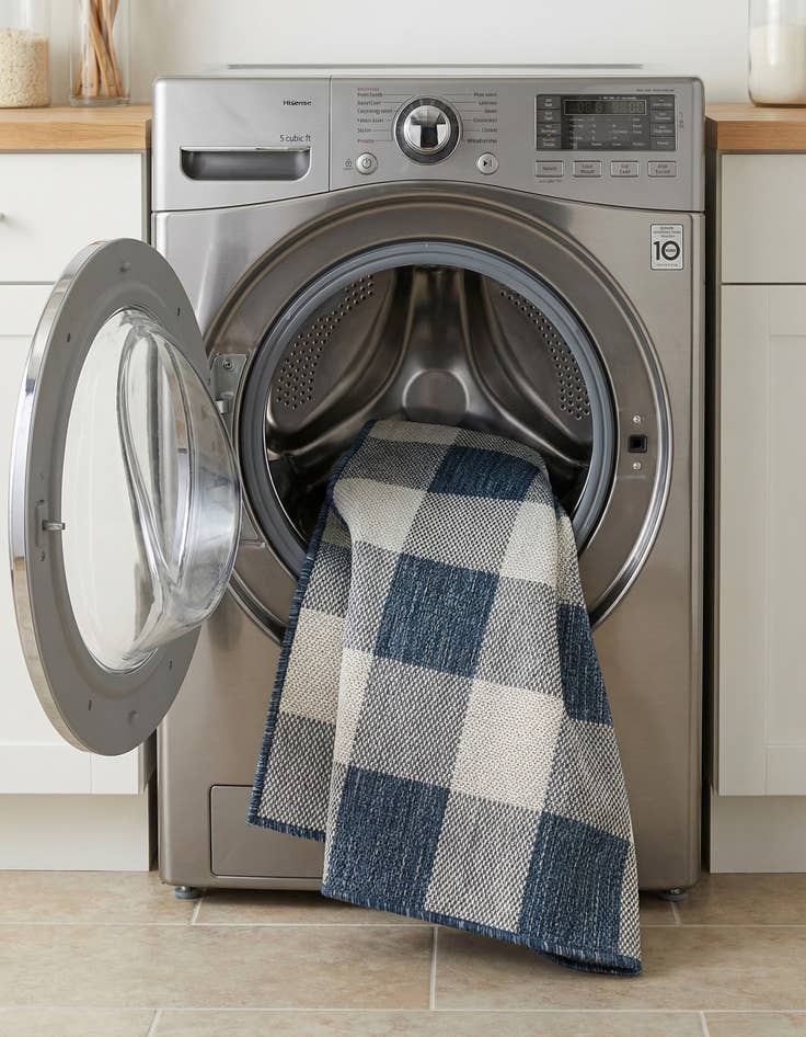 Detail image of  2' x 3'  Washable Checkered Indoor / Outdoor Rug