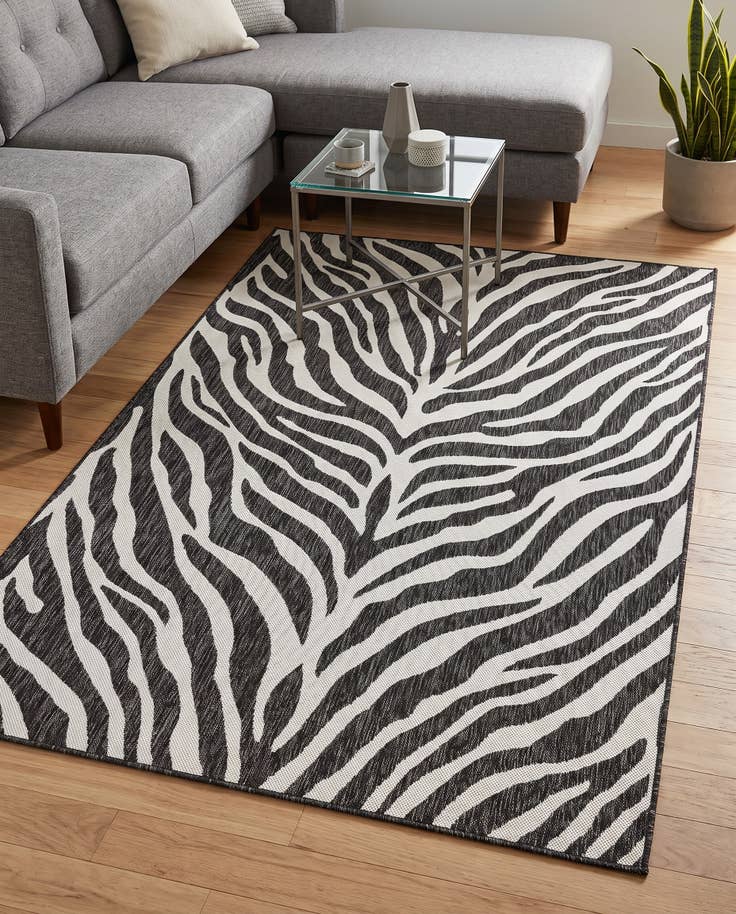 Detail image of 5' 3 x 8' Easy-Clean Safari Indoor / Outdoor Rug